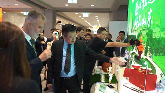 华光国瓷随“好品山东”代表团赴德国、塞尔维亚进行文化交流活动