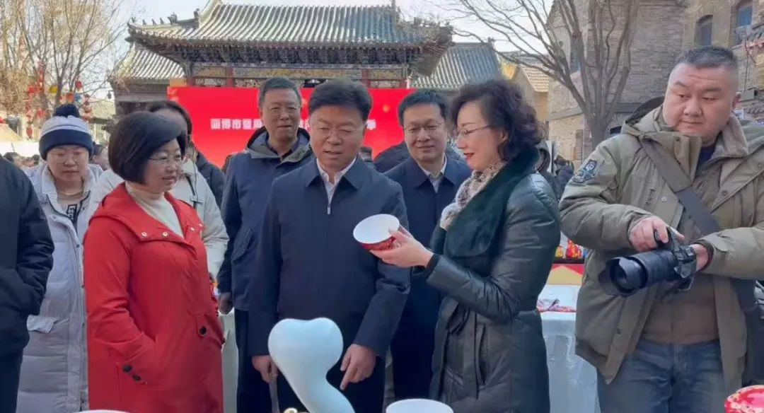实力出圈！华光国瓷闪耀“黄河大集” 诸多文创产品入藏中国国家版本馆